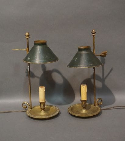 Paire de lampes bouillotes en bronze et tôle...