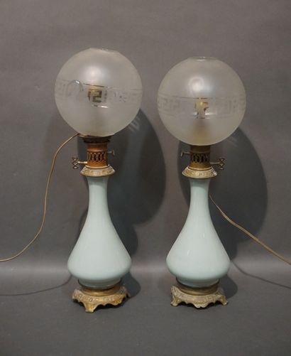 Paire de lampes en opaline céladon à montures...