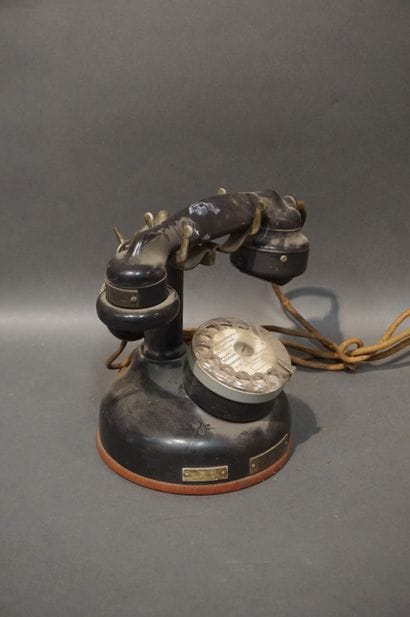 Téléphone noir. 23 cm