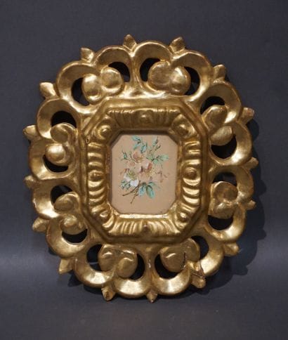 Cadre en bois sculpté et doré orné d'une...
