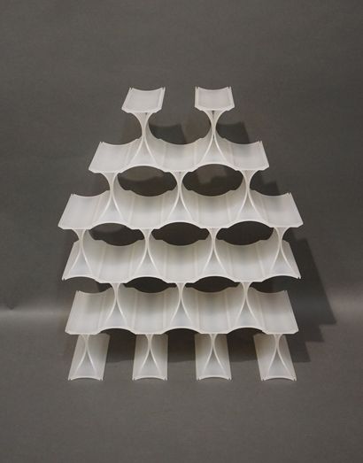 Casier à bouteilles en plastique blanc. 45,5x37x15...