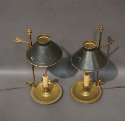 Paire de lampes bouillotes en bronze et tôle...
