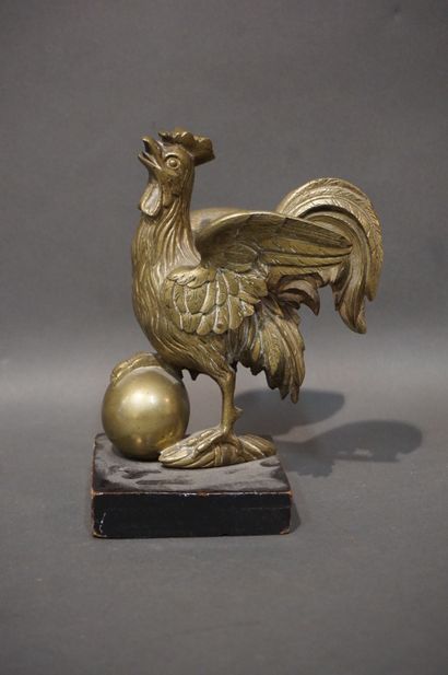 Coq en bronze. Sur socle en bois. 20 cm