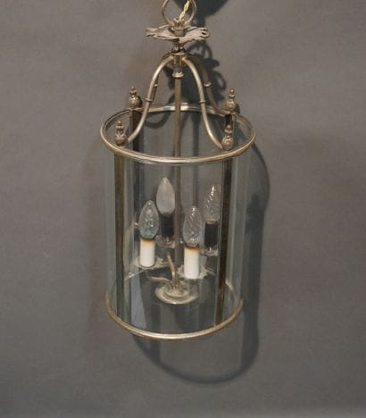 Lanterne ronde en verre et métal argenté....