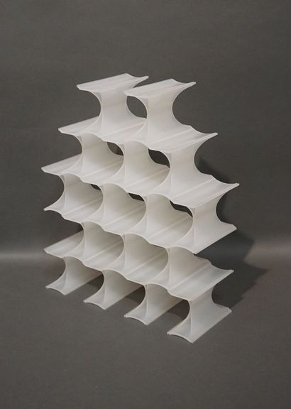 Casier à bouteilles en plastique blanc. 45,5x37x15...