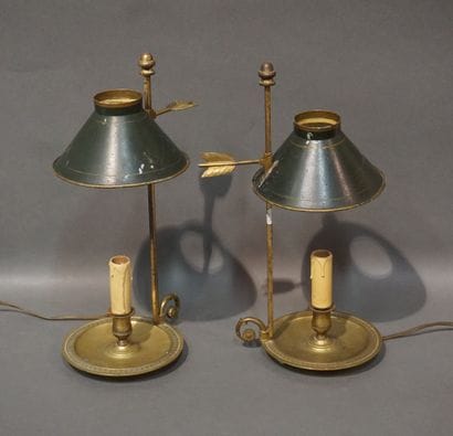 Paire de lampes bouillotes en bronze et tôle...