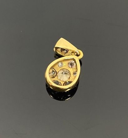 Pendentif en or jaune orné de diamants anciens,...