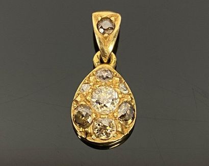 Pendentif en or jaune orné de diamants anciens,...