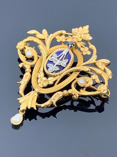 Broche en or jaune, perles, diamants et émail...