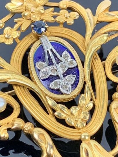 Broche en or jaune, perles, diamants et émail...