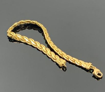 Bracelet en or jaune, maille corde.

L_18...