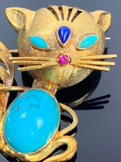 Broche en or jaune et turquoises figurant...