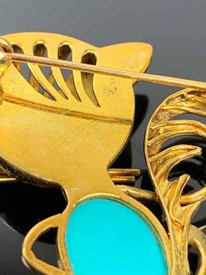 Broche en or jaune et turquoises figurant...