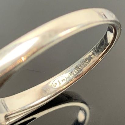 MAUBOUSSIN.

Bague en or blanc ornée d'une...