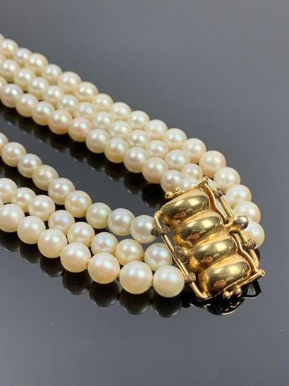 Collier de perles de culture à trois rangs,...