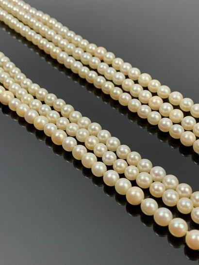 Collier de perles de culture à trois rangs,...