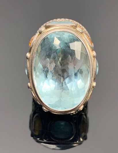Large bague chevalière en argent ornée d'une...
