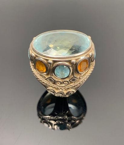 Large bague chevalière en argent ornée d'une...