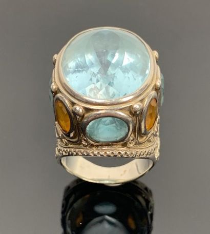 Large bague chevalière en argent ornée d'une...