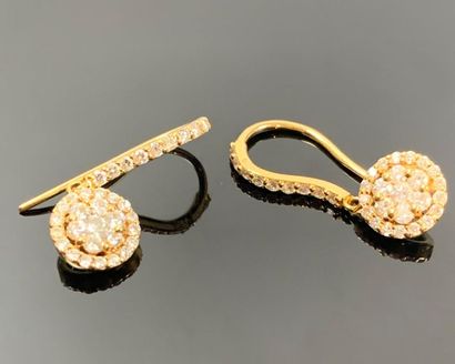 Paire de boucles d'oreille or et diamants.

H_2,5...