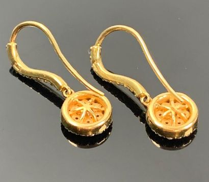 Paire de boucles d'oreille or et diamants.

H_2,5...