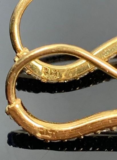 Paire de boucles d'oreille or et diamants.

H_2,5...