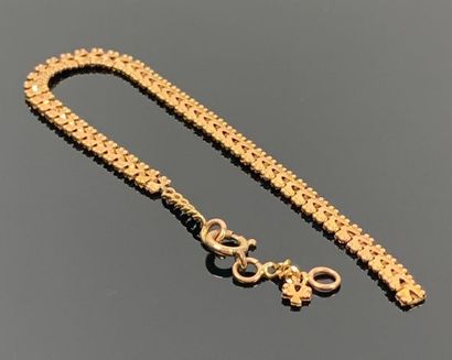 Bracelet souple articulé en or jaune.

L_19,5...
