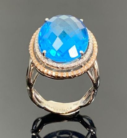 Bague en or blanc ornée d'un verre bleu,...
