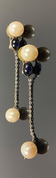 Paire de clips d'oreilles en or blanc, perles...