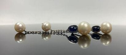 Paire de clips d'oreilles en or blanc, perles...