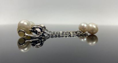 Paire de clips d'oreilles en or blanc, perles...