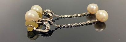 Paire de clips d'oreilles en or blanc, perles...