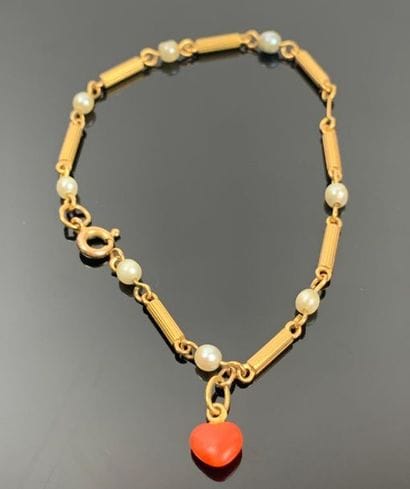 Bracelet en or jaune, perles et coeur en...