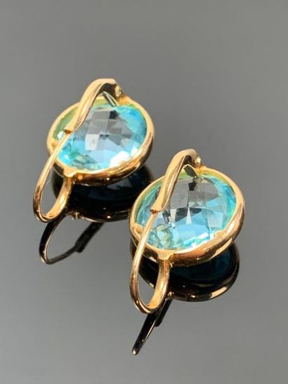 Paire de boucles d'oreilles en or jaune et...