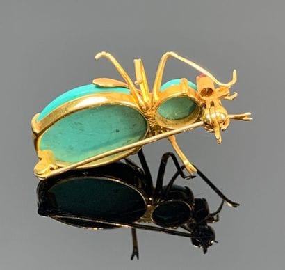 Broche en or jaune figurant une abeille,...