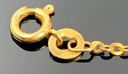 Chaine en or jaune et perles de pierre rose.

L_64...