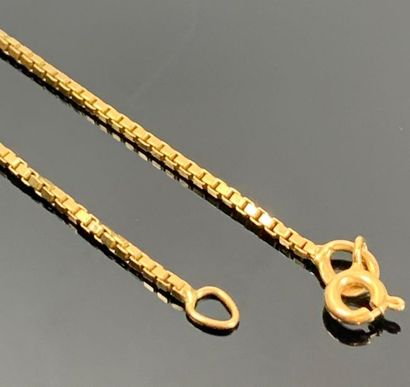 Bracelet en or jaune, maille vénitienne.

L_19...
