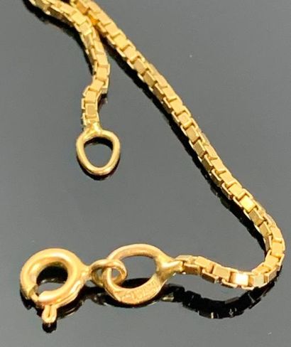 Bracelet en or jaune, maille vénitienne.

L_19...