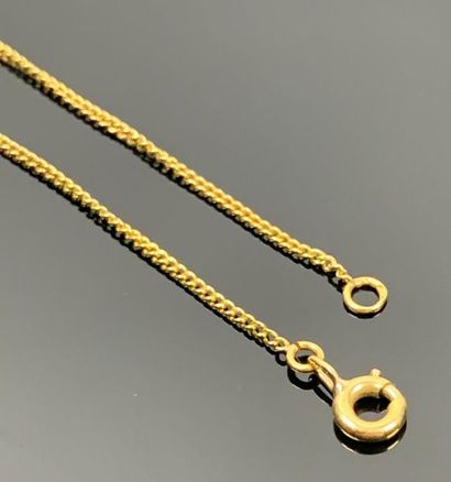 Chaine en or jaune.

L_ 46 cm. 2,52 grammes,...