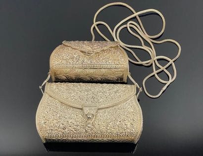 Ensemble de soirée en argent repoussé et...