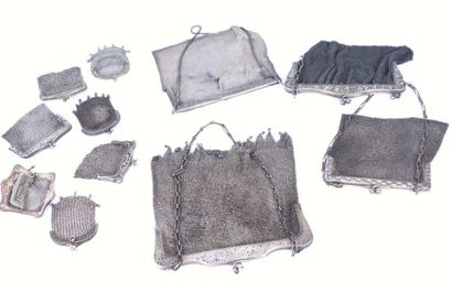 Ensemble de 7 porte monnaies et 4 sacs de...
