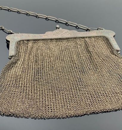 Sac bourse en argent.

L_17 cm l_16,5 cm....