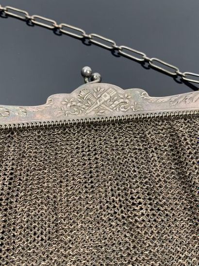 Sac bourse en argent.

L_17 cm l_16,5 cm....