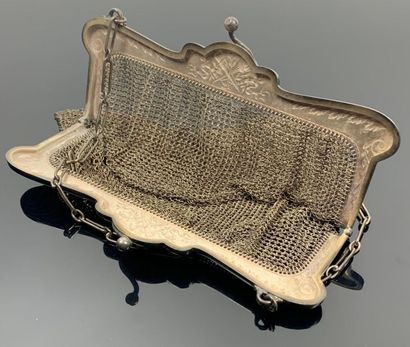 Sac bourse en argent.

L_17 cm l_16,5 cm....