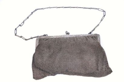Important sac de bal en argent, monture à...