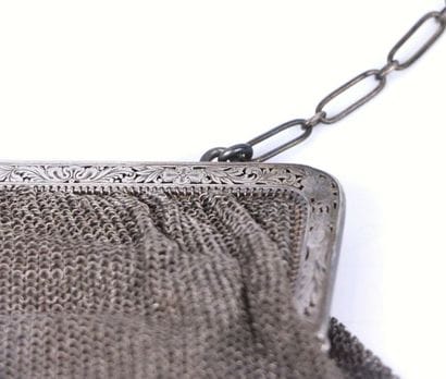 Important sac de bal en argent, monture à...