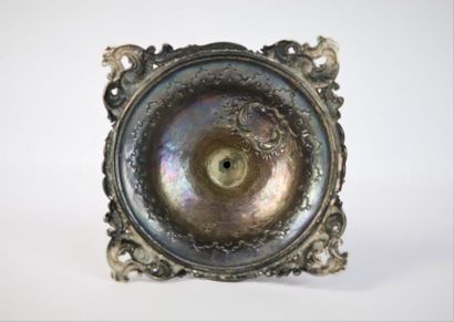 Monture de coupe en argent à décor d'un amour,...