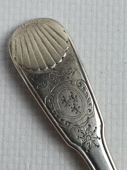 Suite de six petites cuillères en argent...
