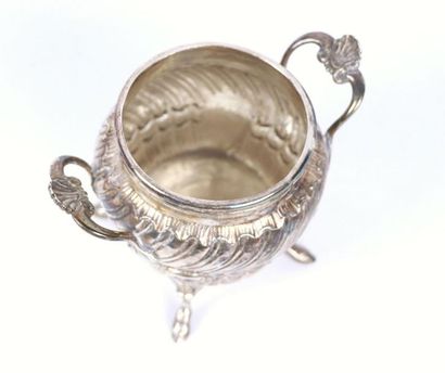 Corps de sucrier en argent, modèle rocaille...