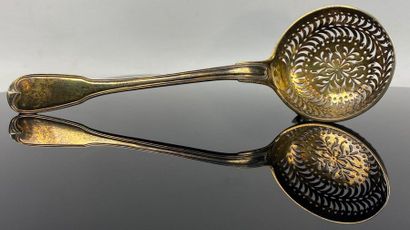 Cuillère à saupoudrer en vermeil ajouré et...